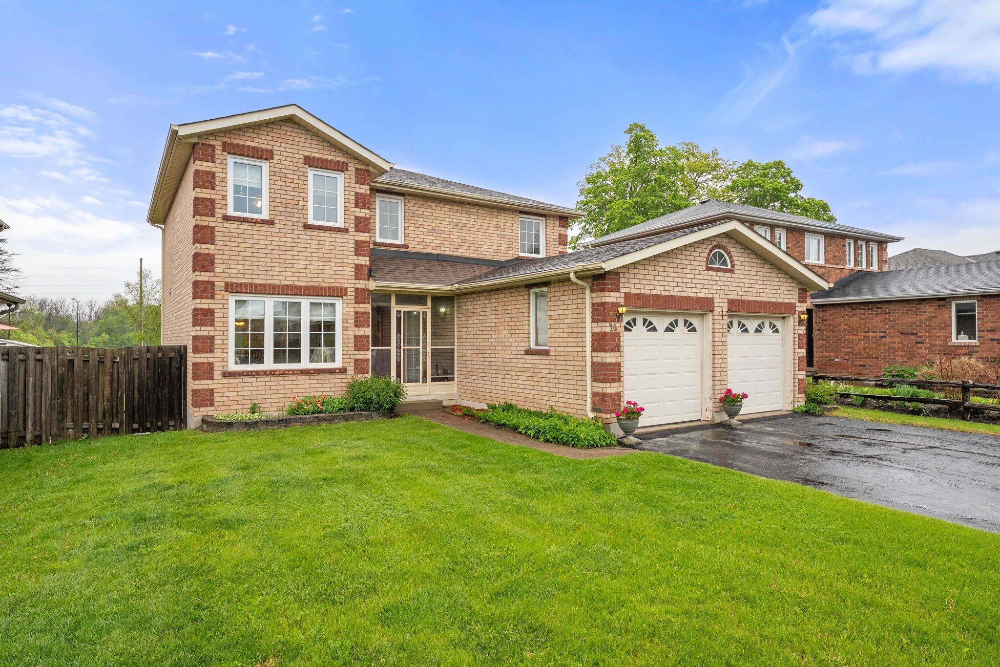 Georgina, ON L4P 3X1,16 Iveagh DR