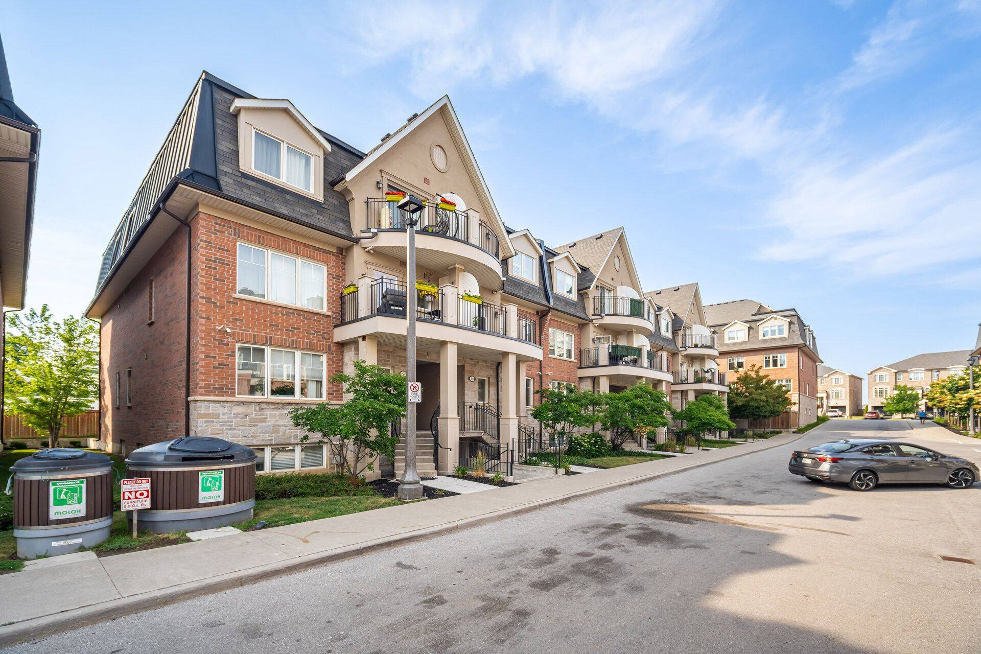 Oakville, ON L6M 0X6,2420 Baronwood DR #9-01