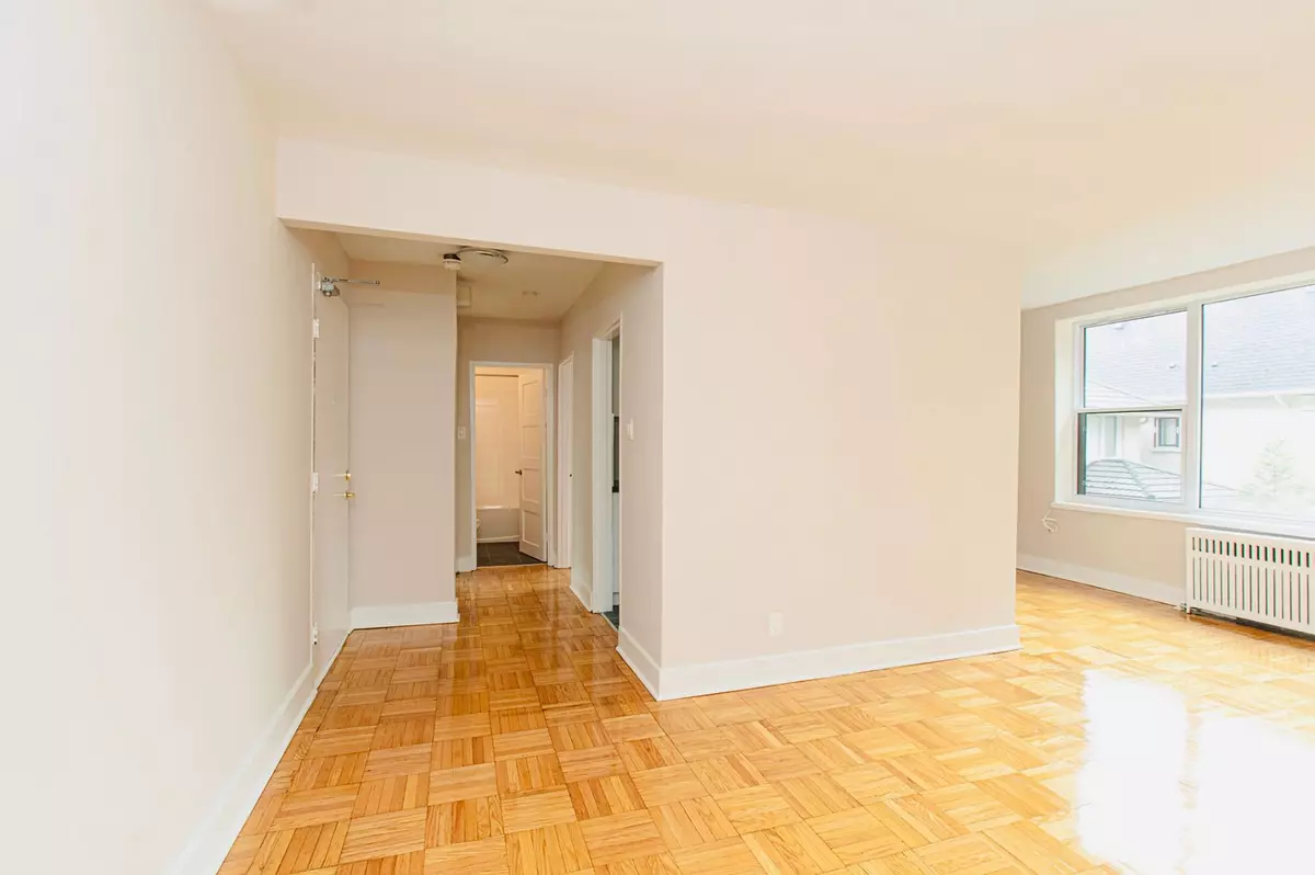 Toronto C03, ON M5P 3H6,1545 Bathurst ST #310