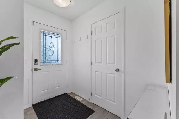 Airdrie, AB T4B 3C1,205 Luxstone WAY Southwest