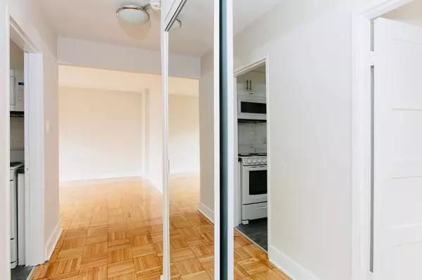 Toronto C03, ON M5P 3H6,1545 Bathurst ST #310