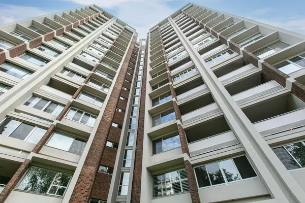 Toronto C02, ON M4V 2C4,9 Deer Park CRES #504