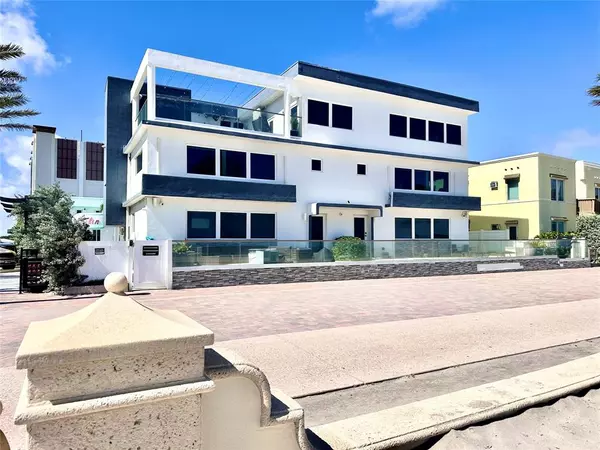 2205 N Surf Rd, Hollywood, FL 33019