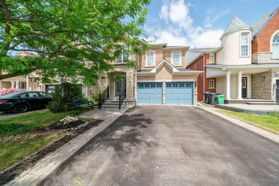 28 Ranchero DR, Brampton, ON L7A 3C6