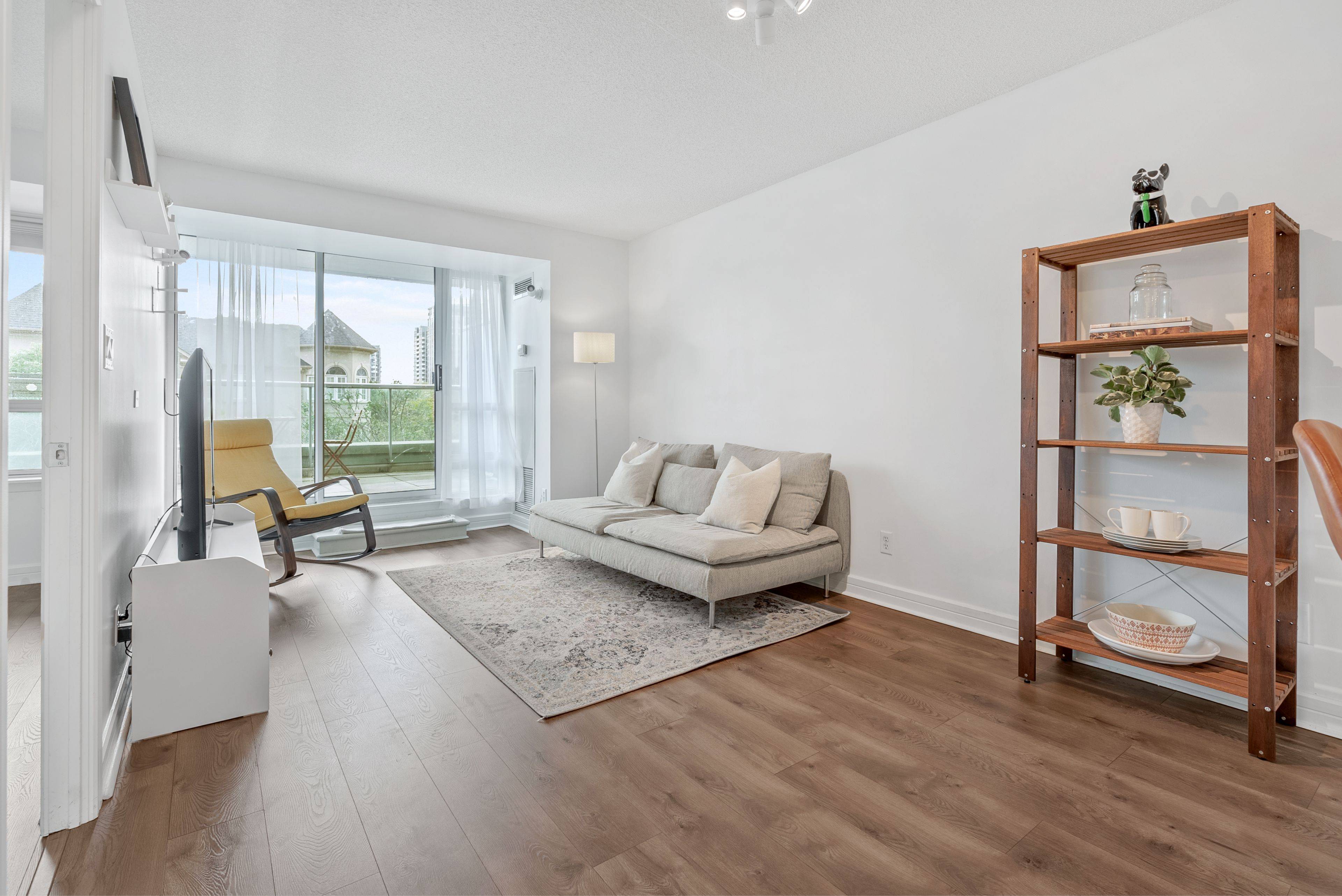 16 Harrison Garden BLVD #209, Toronto C14, ON M2N 7J6