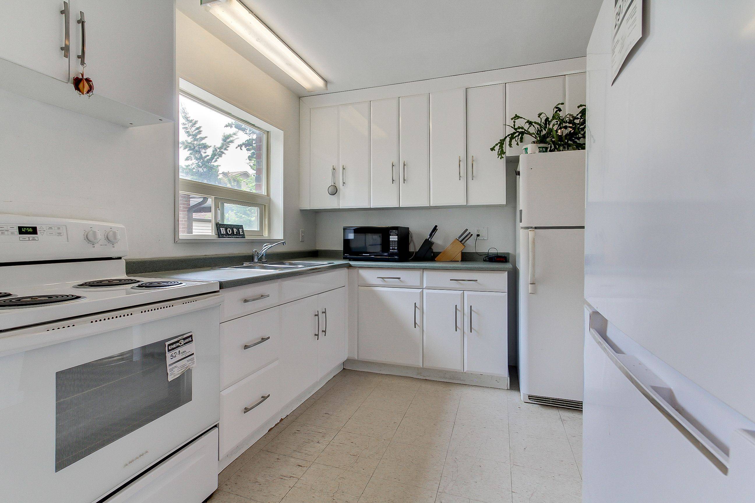 Toronto E06, ON M1N 3A2,282 Warden AVE