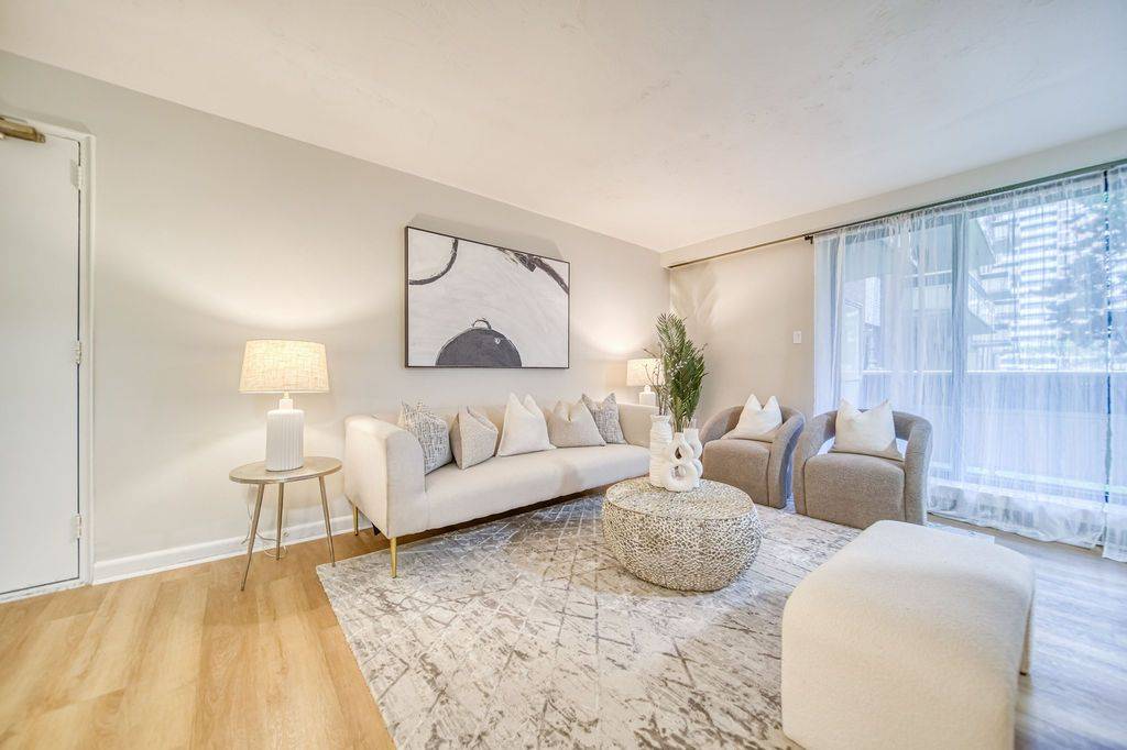 Toronto E08, ON M1K 4G2,921 Midland AVE #101