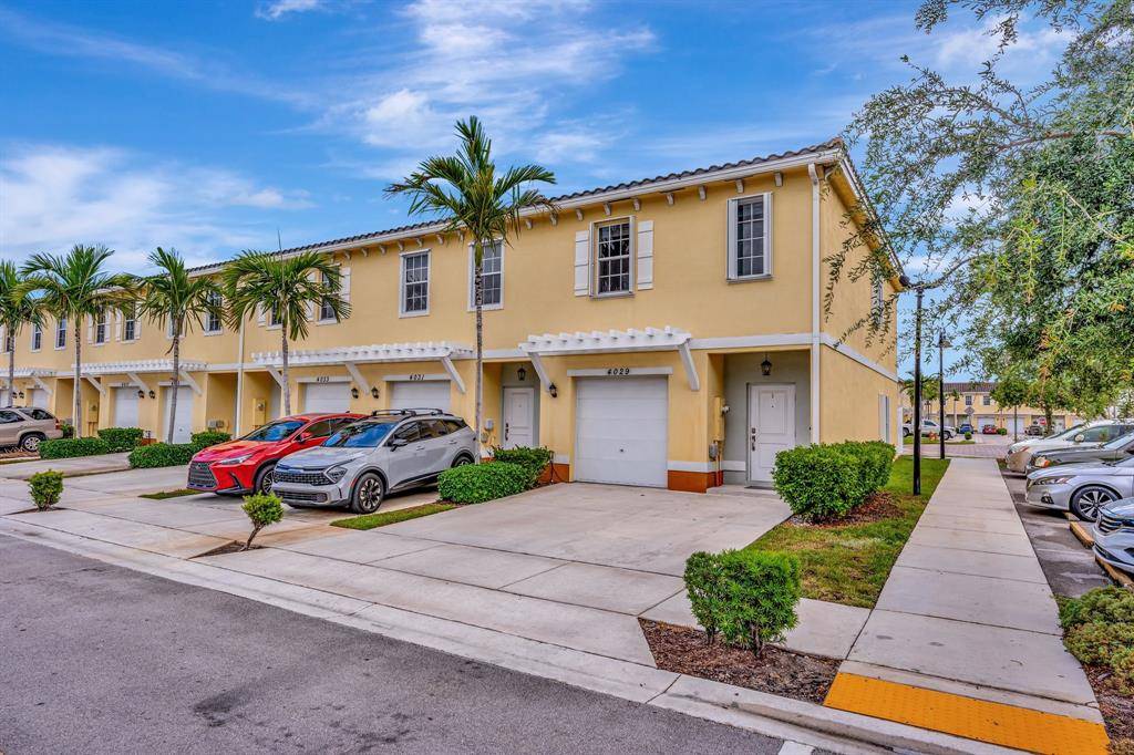 Lauderhill, FL 33313,[StreetName,UnitNumber,StreetNumber,StreetDirPrefix]