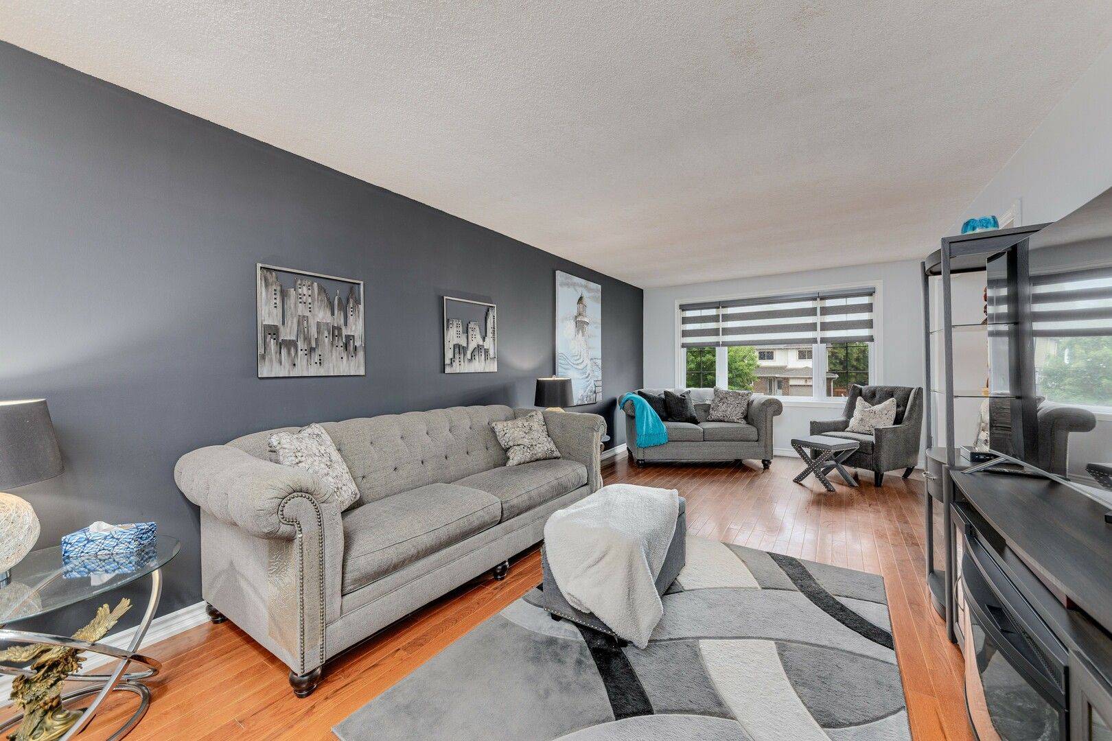 Bradford West Gwillimbury, ON L3Z 1W1,198 Collings AVE