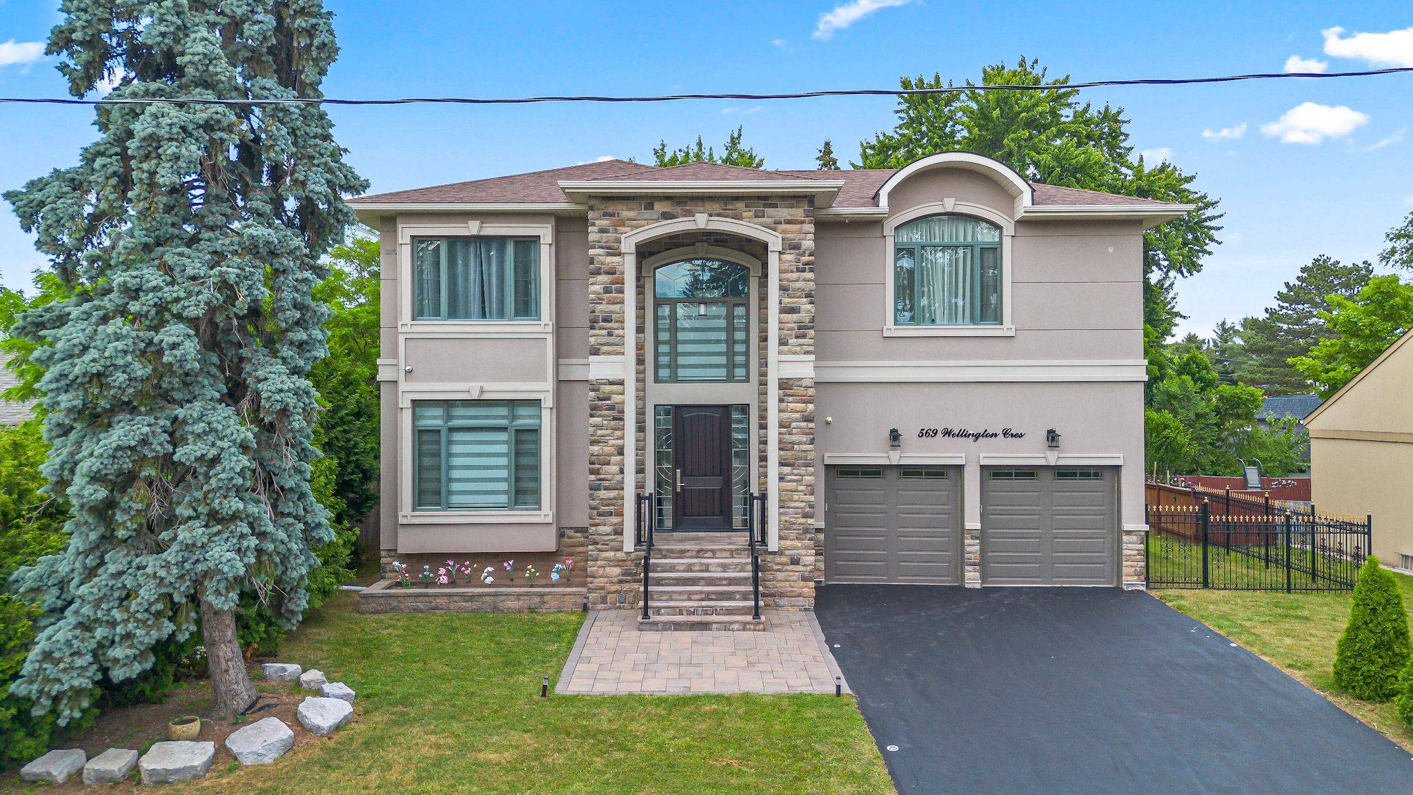 569 Wellington CRES, Oakville, ON L6L 4X7