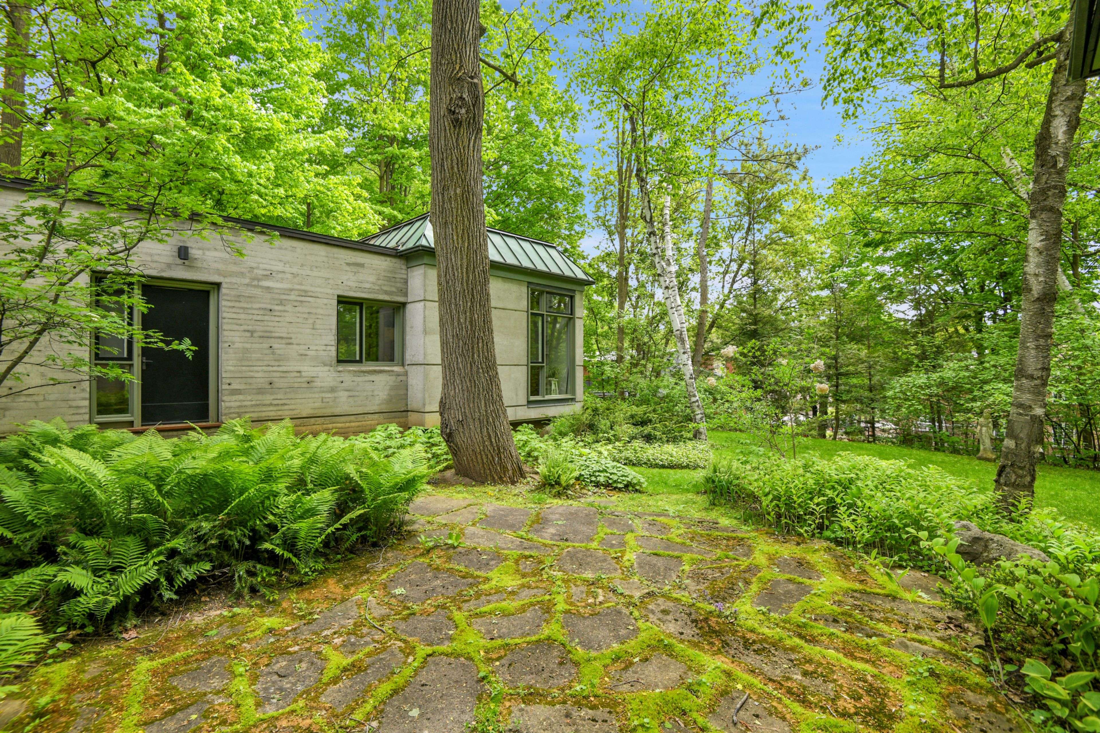 Rockcliffe Park, ON K1L 5A9,145 Lakeway DR