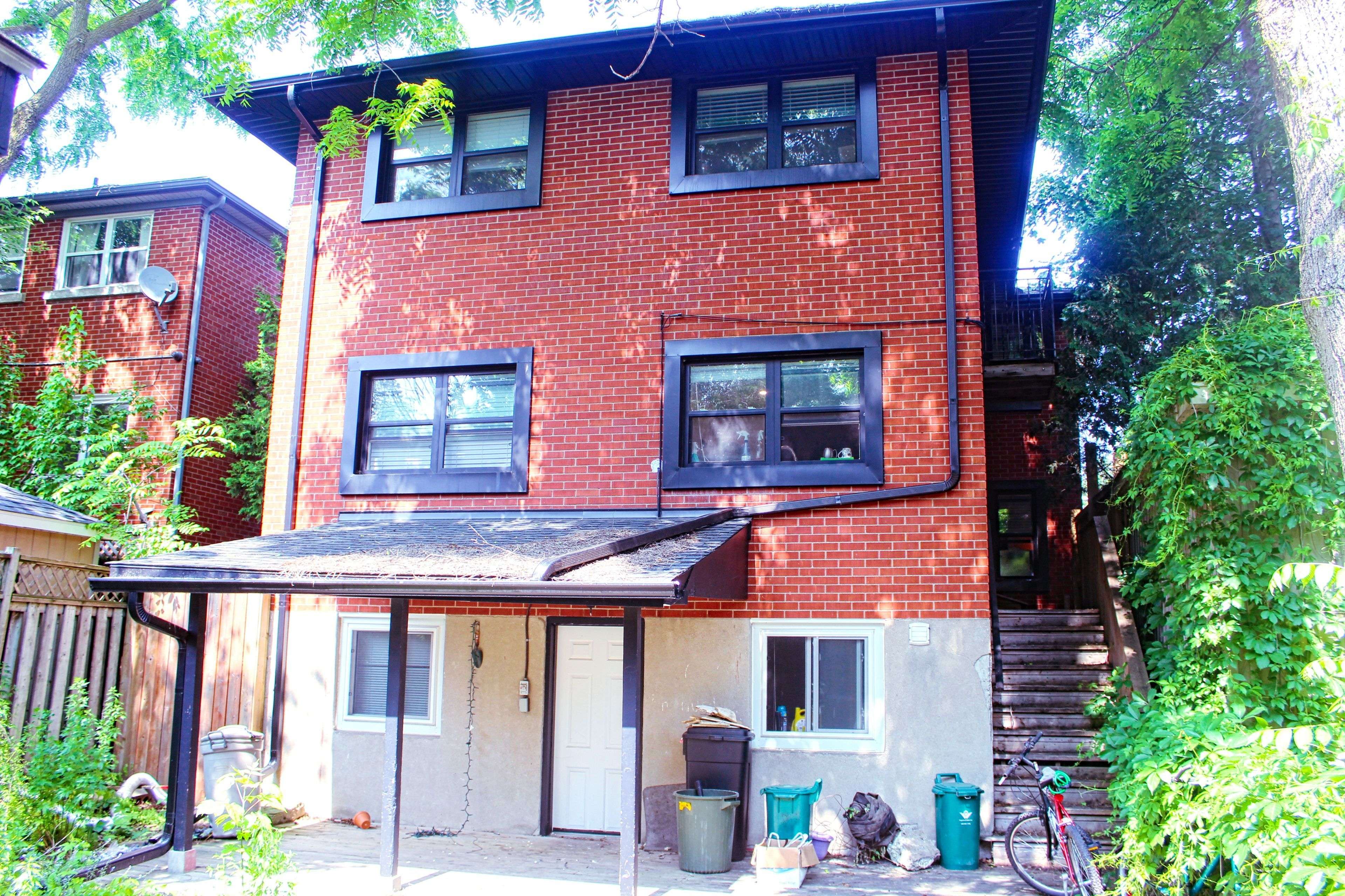 Kitchener, ON N2G 1S9,9 York ST #B
