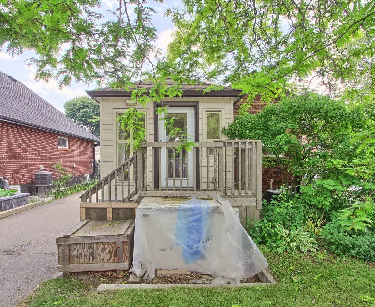 Toronto E06, ON M1N 3A2,282 Warden AVE