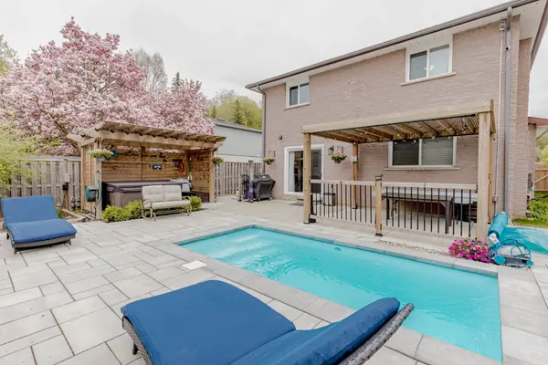 Caledon, ON L7E 2S3,119 Connaught CRES