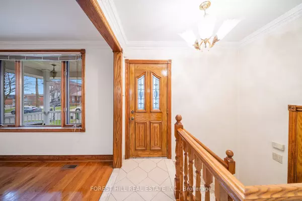 Toronto W04, ON M6B 2G2,541 Glen Park AVE