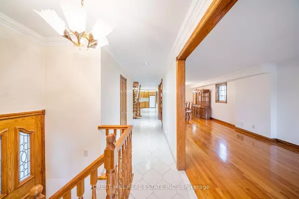 Toronto W04, ON M6B 2G2,541 Glen Park AVE