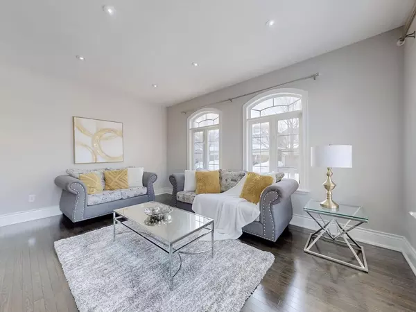 Brampton, ON L6X 0V8,88 Royal West DR