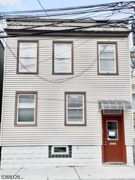 122 Cross St, Harrison Town, NJ 07029