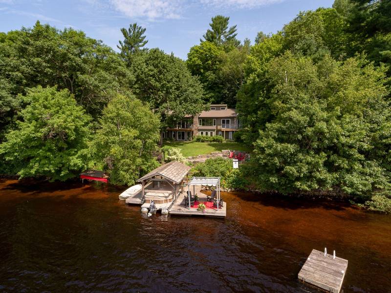 54 Rowan DR, Huntsville, ON P1H 2J2