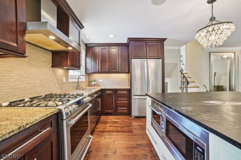 Livingston Twp., NJ 07039,24 Brookside Pl