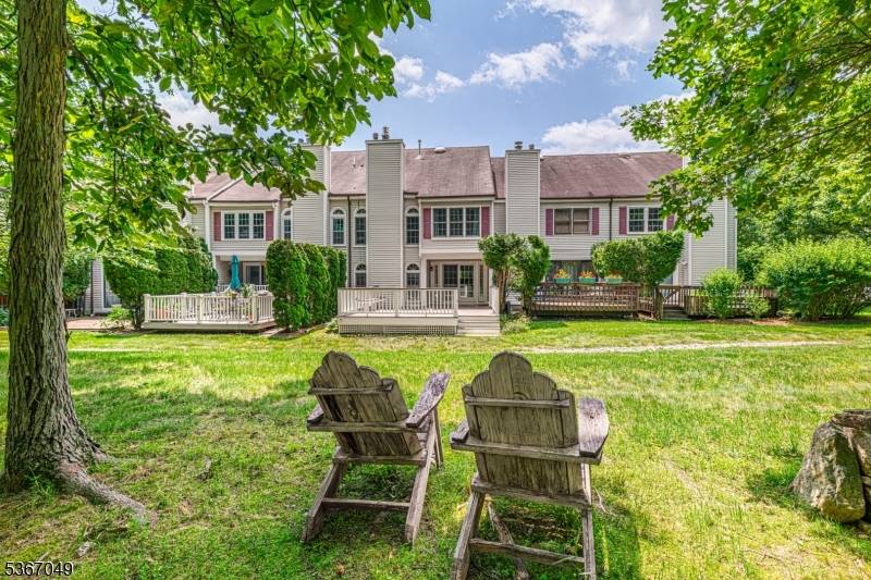 Mendham Boro, NJ 07945,23 Aberdeen Dr