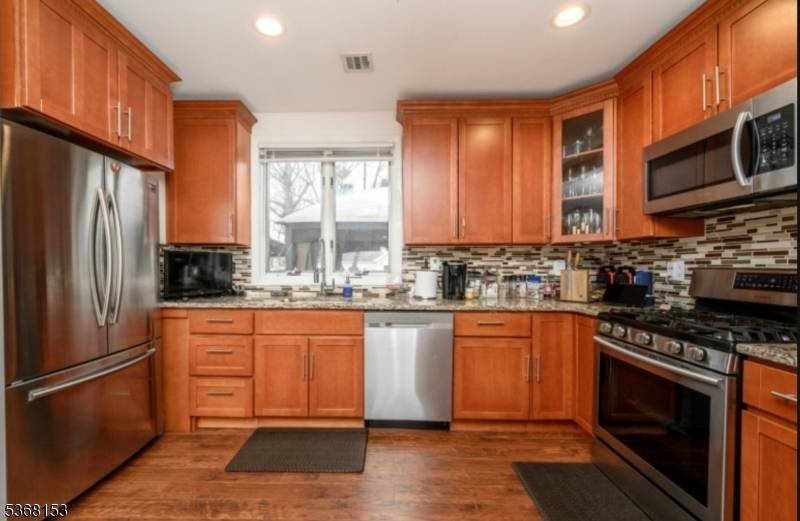 Rahway City, NJ 07065,372 W Hazelwood Ave