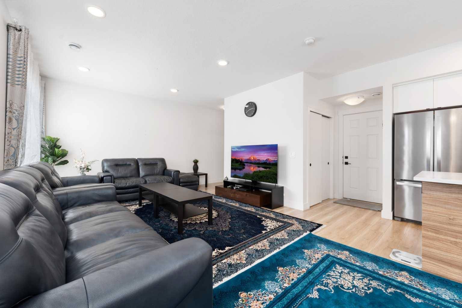 Calgary, AB T3J0Y3,160 Savanna WALK Northeast
