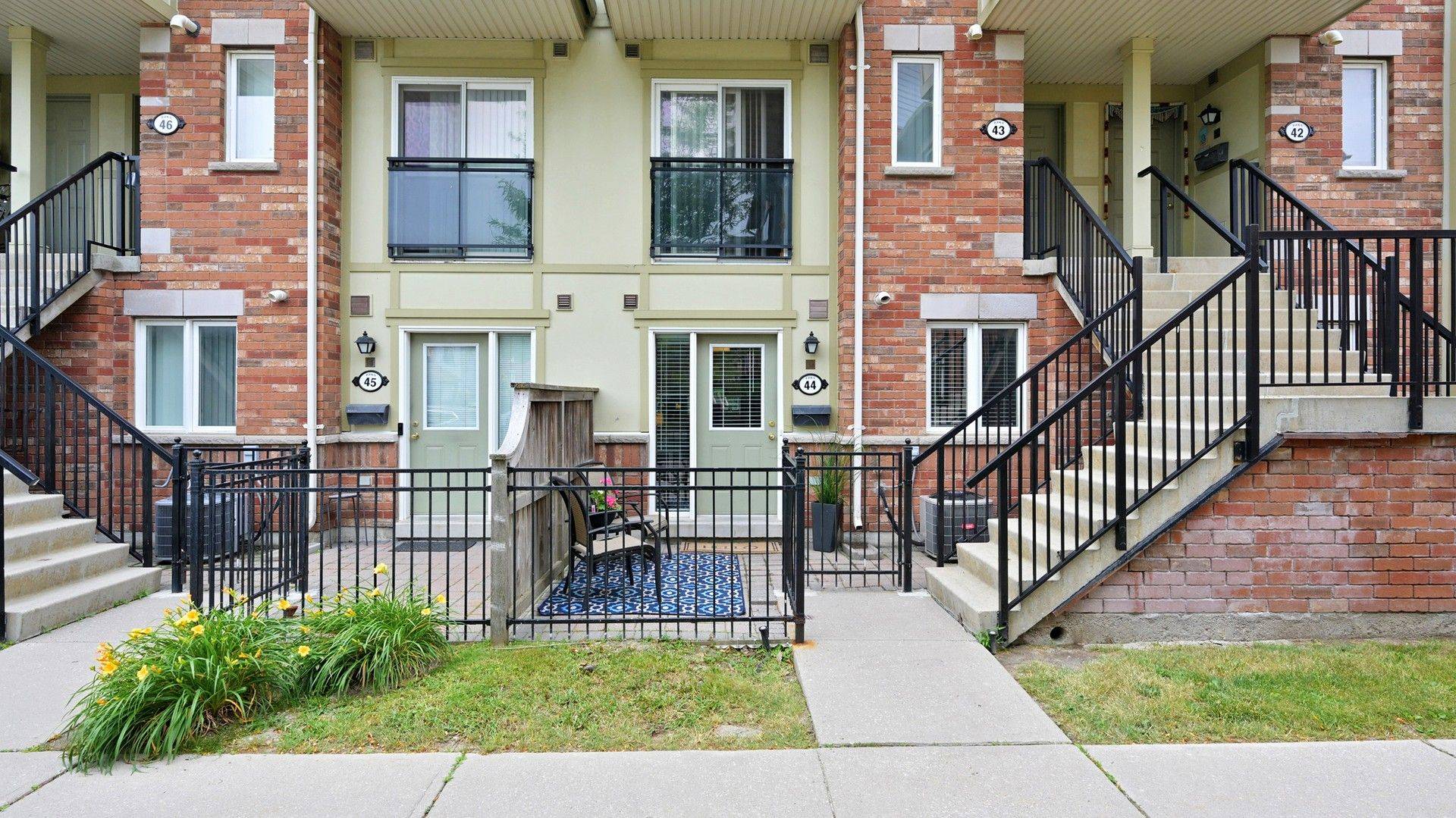 Markham, ON L6E 0B8,2265 Bur Oak AVE #44
