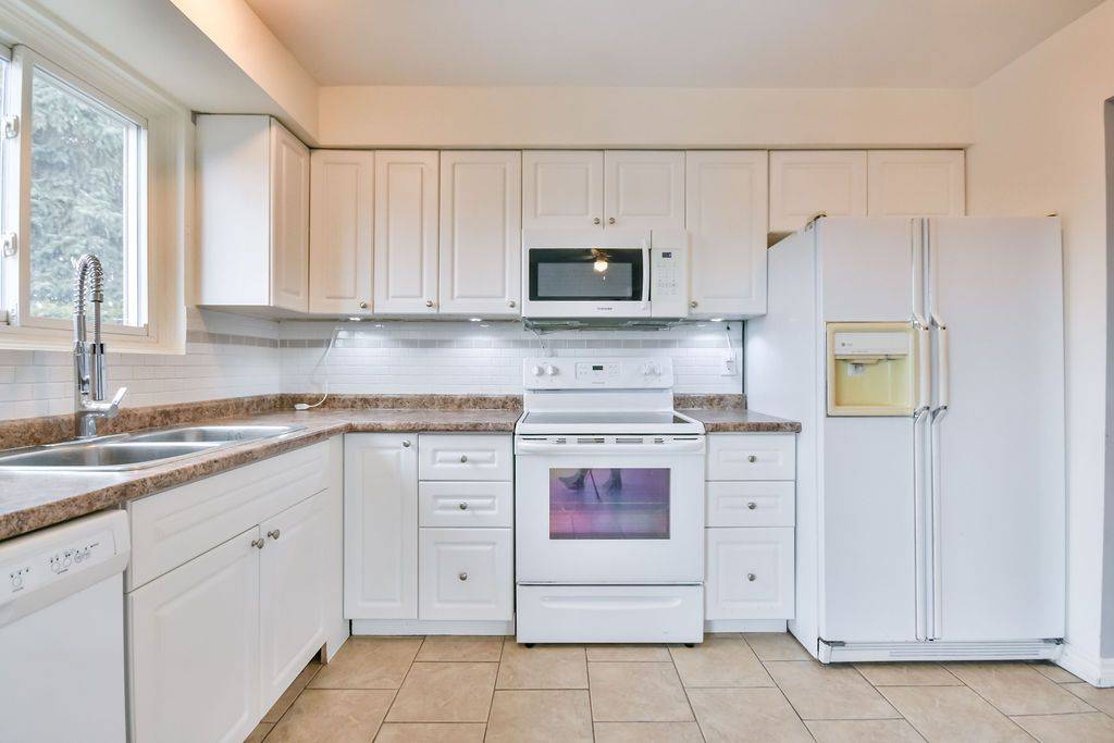 Barrie, ON L4N 4Y7,247 Letitia ST