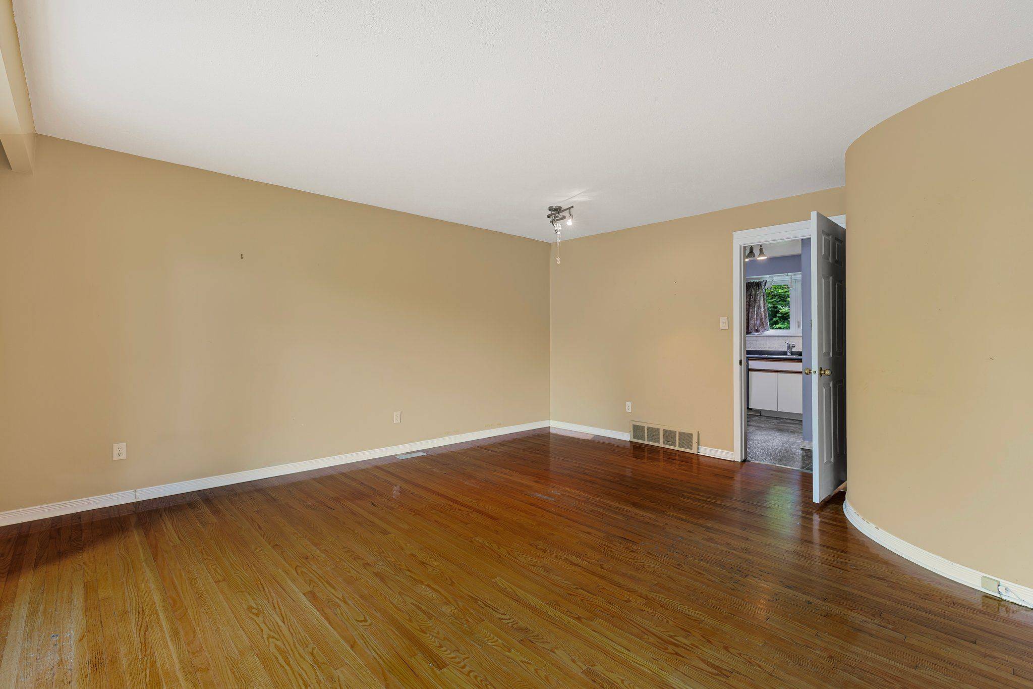 Brampton, ON L6W 2L1,254 Bartley Bull Pkwy
