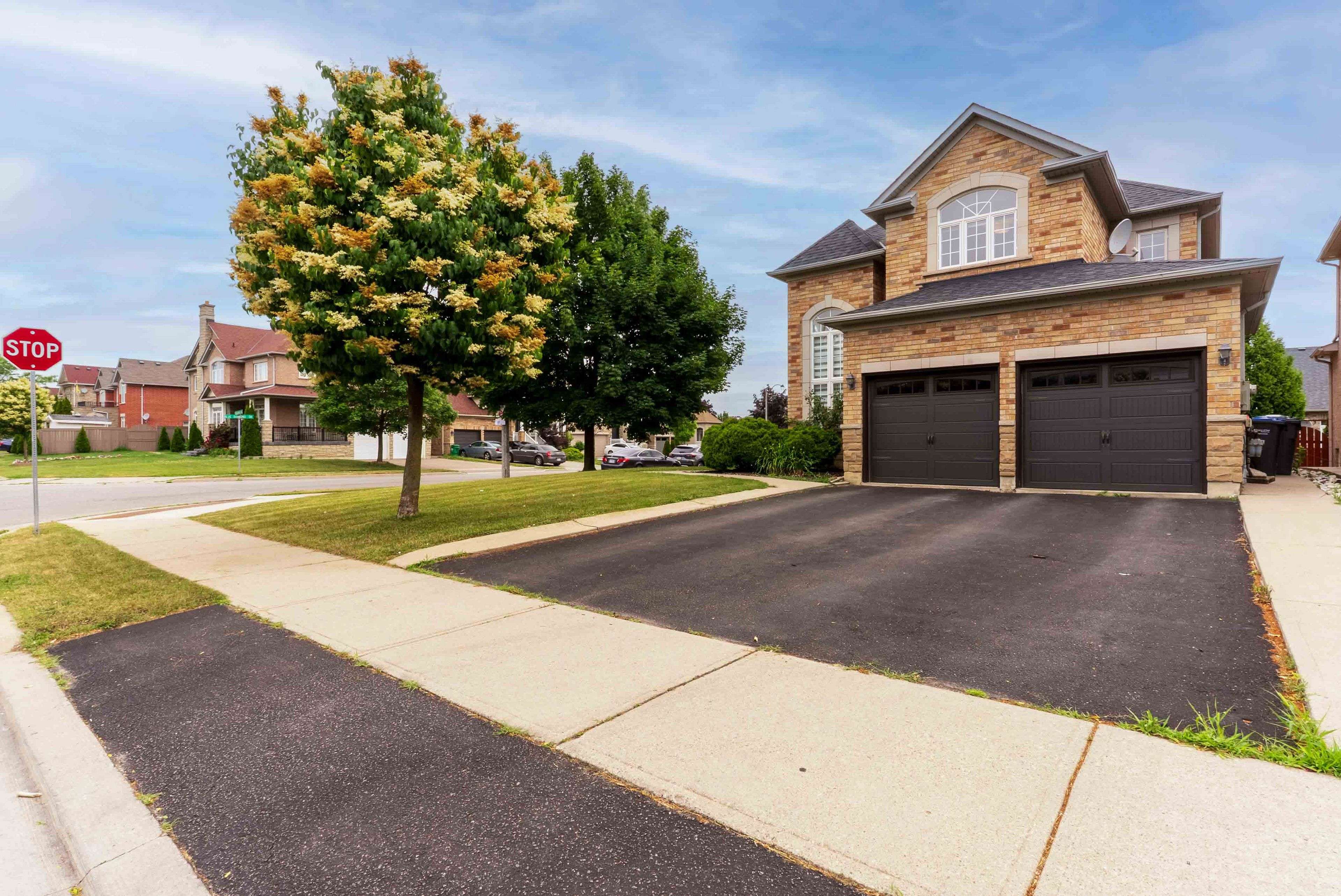 Brampton, ON L6S 6H8,63 Blue Diamond DR
