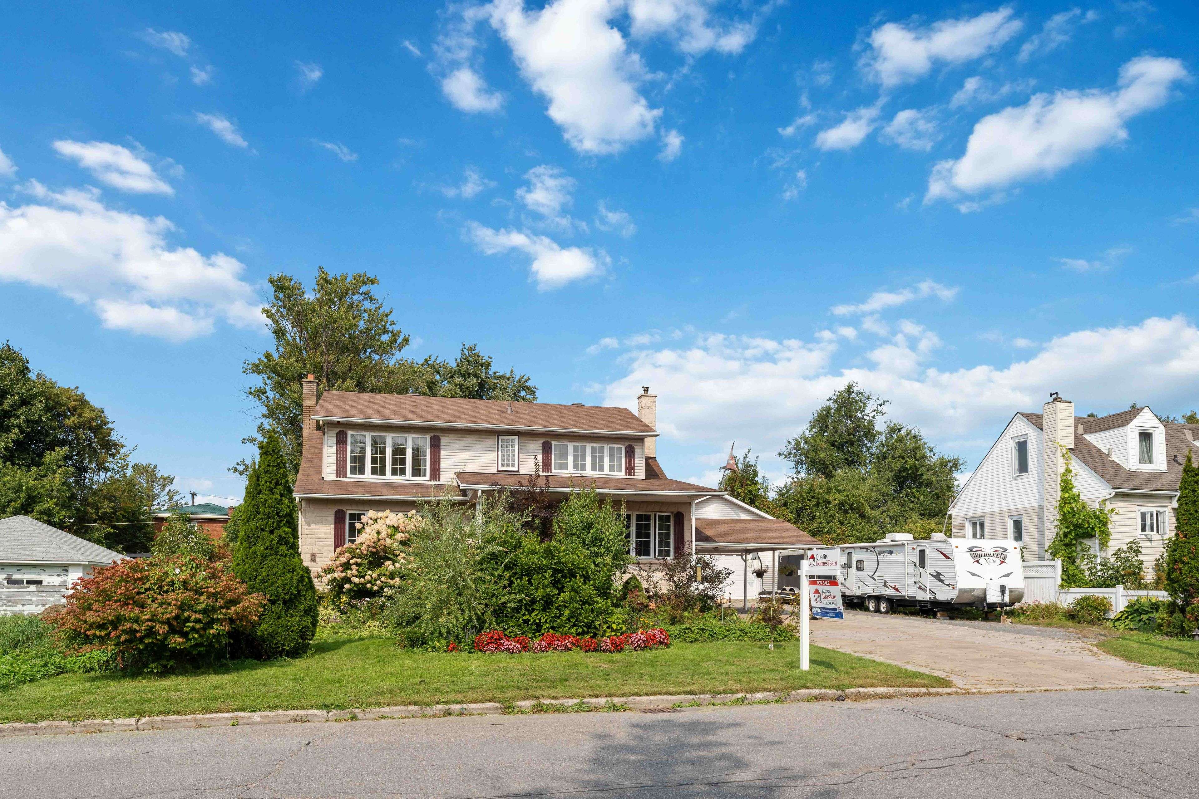 Vanier And Kingsview Park, ON K1K 1A9,431 Blake BLVD