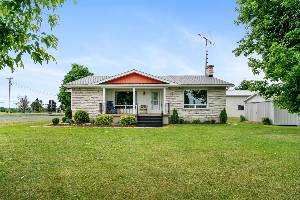 North Glengarry, ON K0C 1A0,20330 Lochiel RD