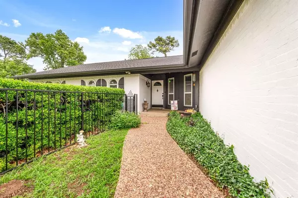 Arlington, TX 76012,1823 E Cedar Elm Drive