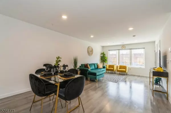 Newark City, NJ 07103,369 18th Ave #204