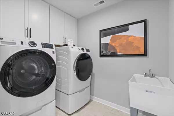 Union Twp., NJ 08867,14 Glacier Way