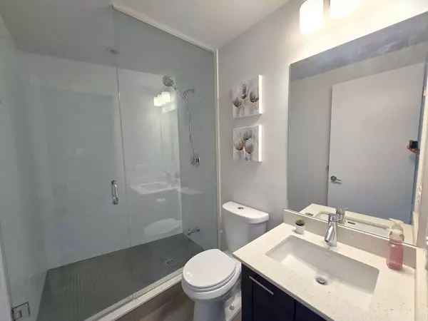 Toronto C01, ON M5V 0G8,20 Bruyeres Mews #903