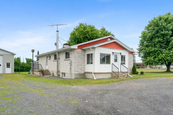 North Glengarry, ON K0C 1A0,20330 Lochiel RD