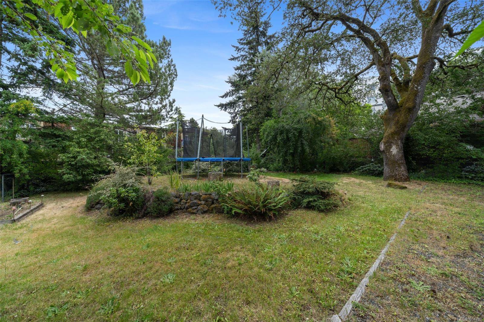 Saanich, BC V8Z 1W3,120 Kamloops Ave