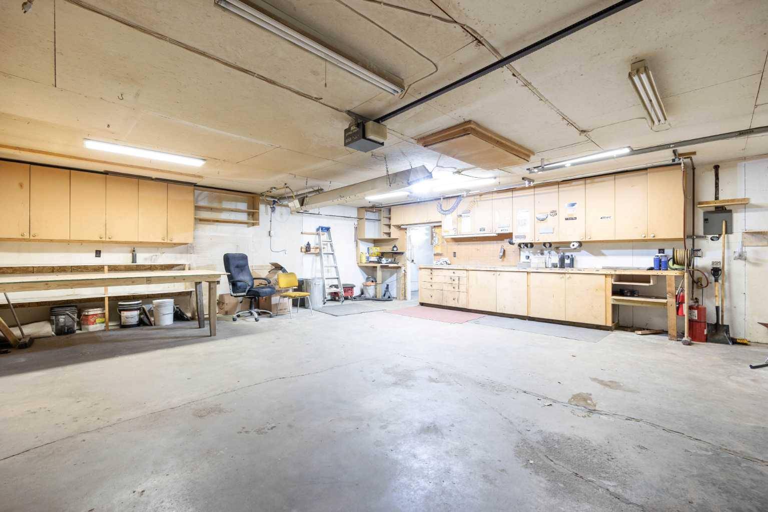 Fort Mcmurray, AB T9H 2R2,577 Beacon Hill DR