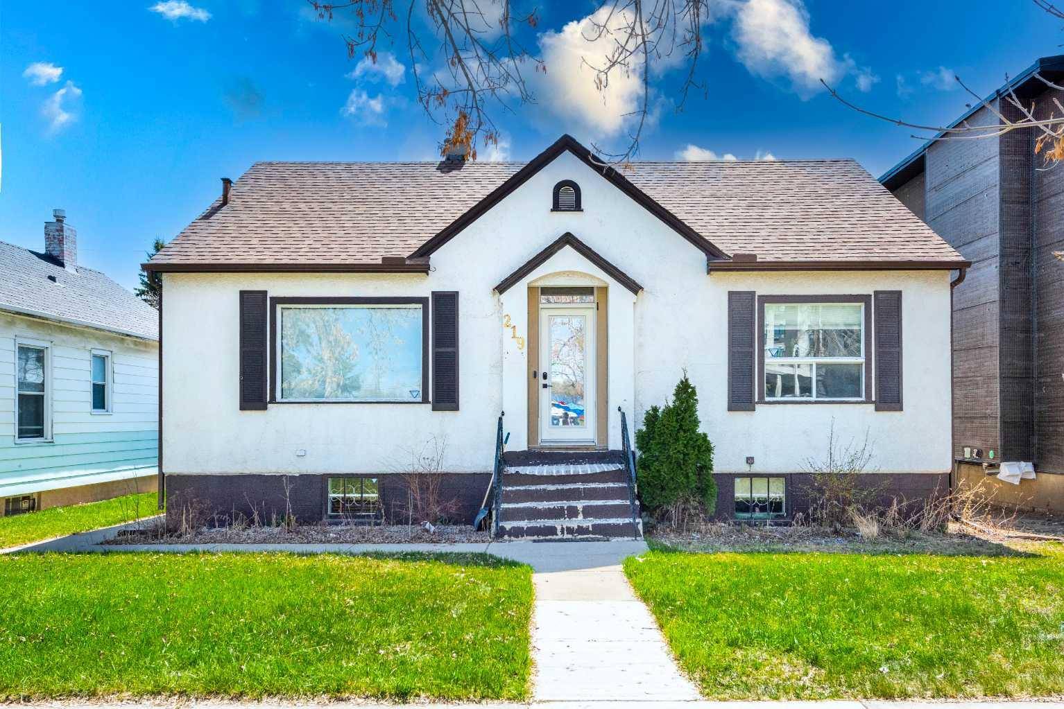 219 15 AVE NE, Calgary, AB T2E 1H1