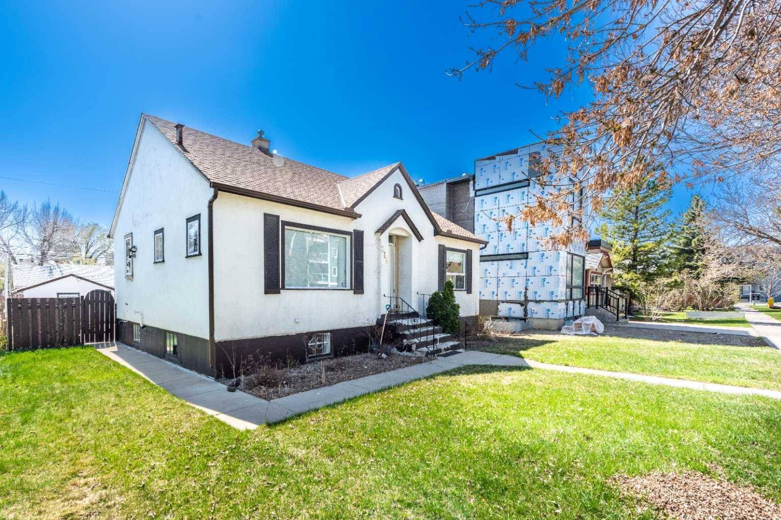 Calgary, AB T2E 1H1,219 15 AVE NE