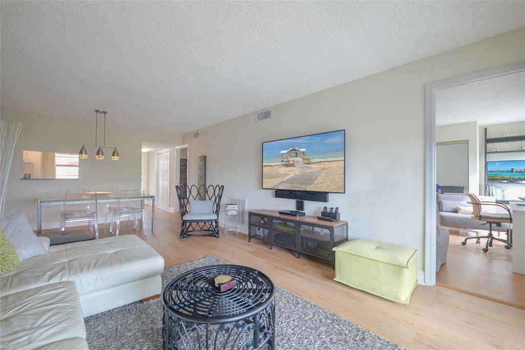 Lauderhill, FL 33319,3531 Inverrary Dr. #407
