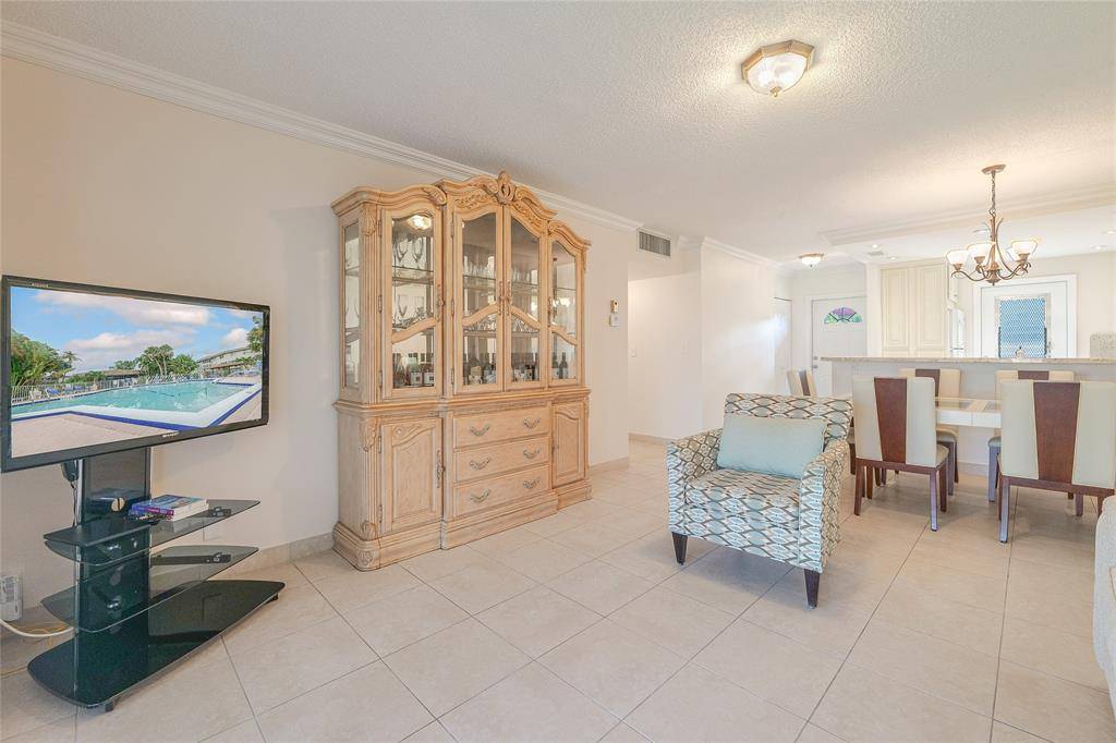 Lauderdale Lakes, FL 33313,5071 W Oakland Park Blvd #204