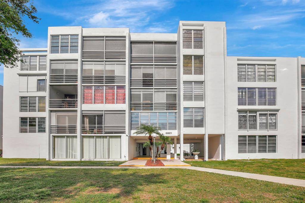 Plantation, FL 33317,6923 Cypress Rd #D12