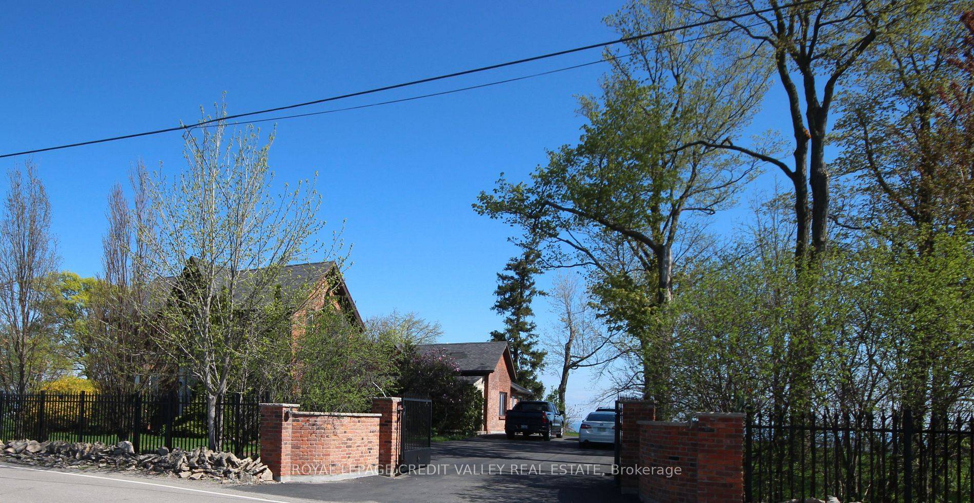 Hamilton, ON L6J 2W1,131 Ridge RD