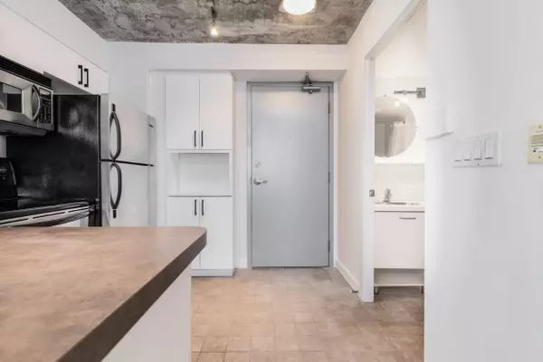 Toronto C08, ON M5A 4T7,255 Richmond ST E #818