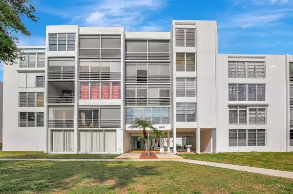 Plantation, FL 33317,6923 Cypress Rd #D12