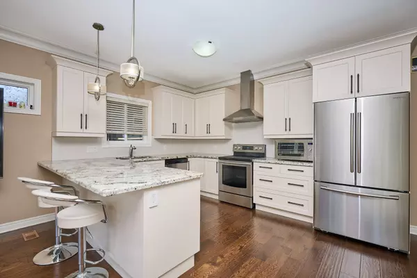 Niagara Falls, ON L2H 0J3,8446 Jennifer CRES