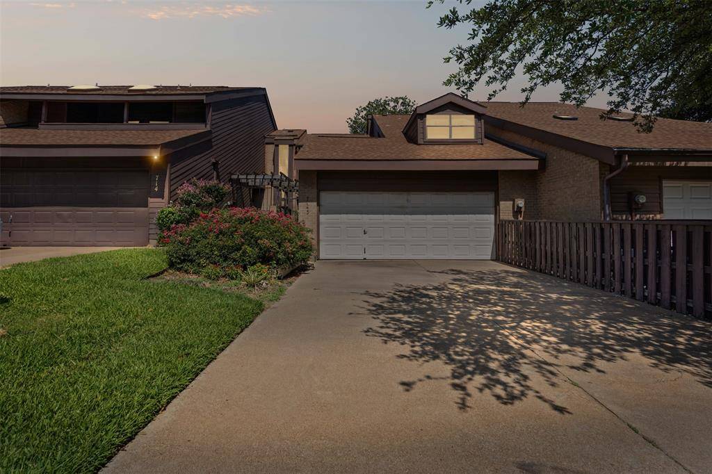 715 Oakwood Trail, Fort Worth, TX 76112